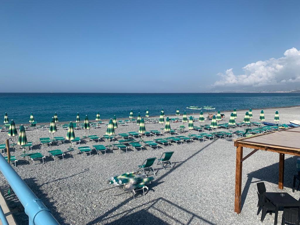 Casa Vacanza! A 50m dal mare! Bordighera Esterno foto