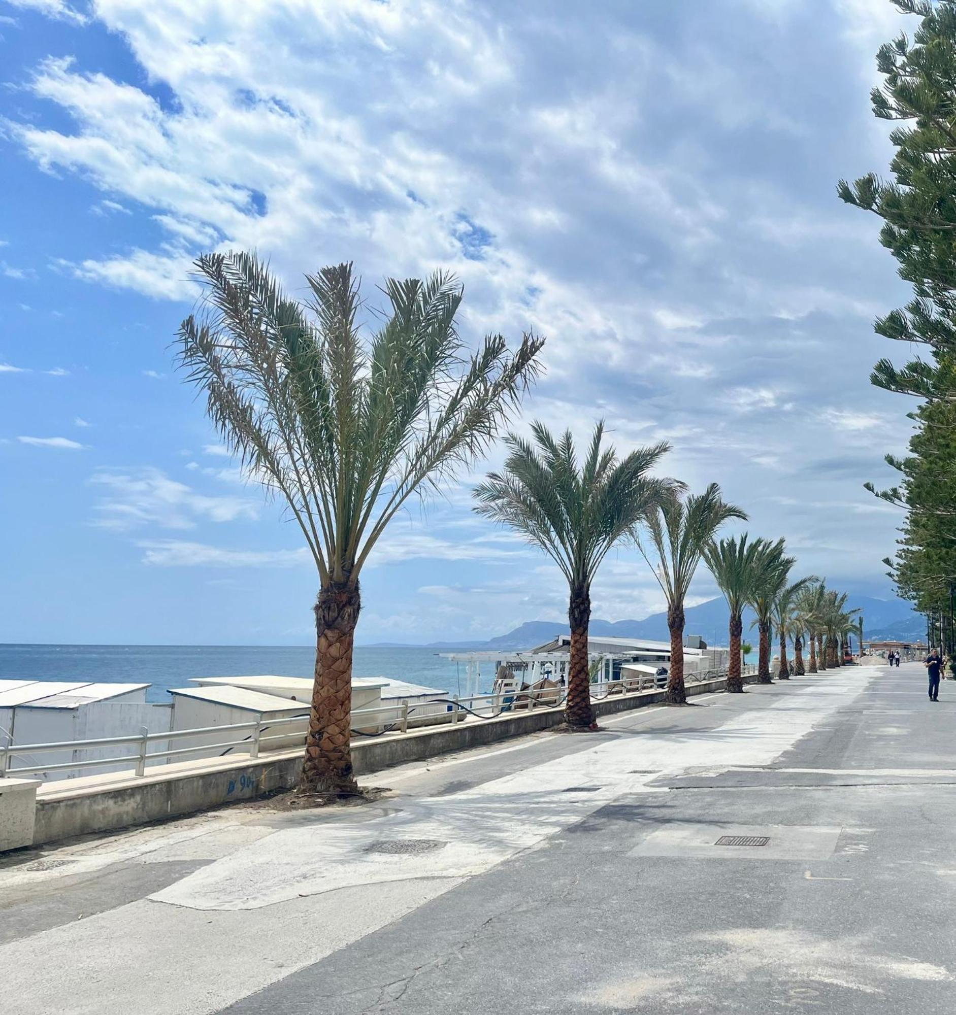 Casa Vacanza! A 50m dal mare! Bordighera Esterno foto